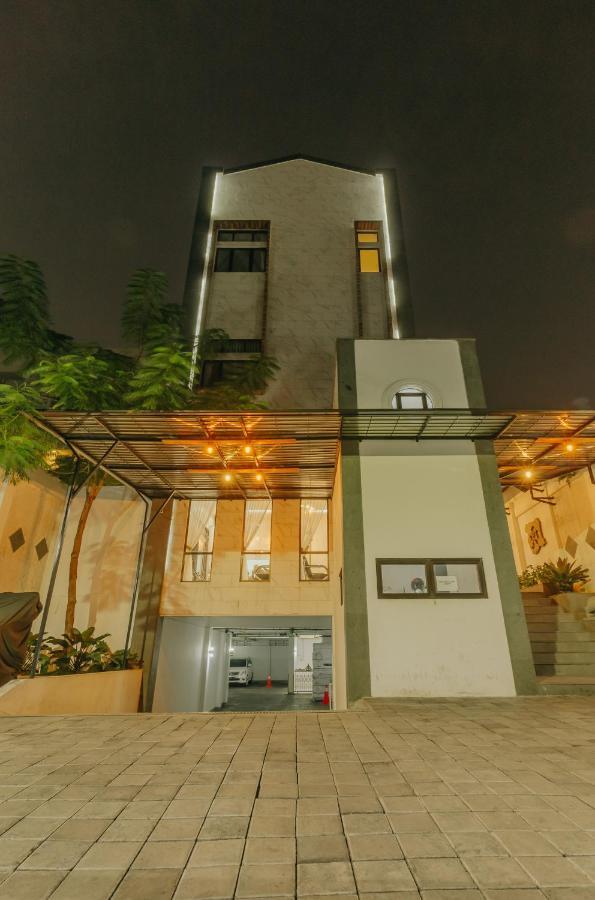 Urbanest Inn House Slipi Jakarta Exterior foto