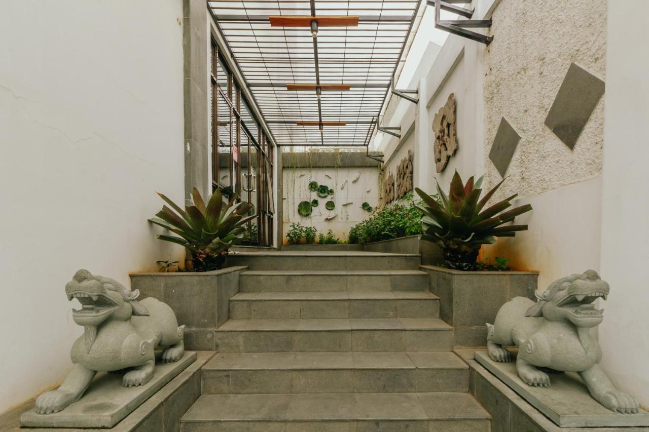 Urbanest Inn House Slipi Jakarta Exterior foto