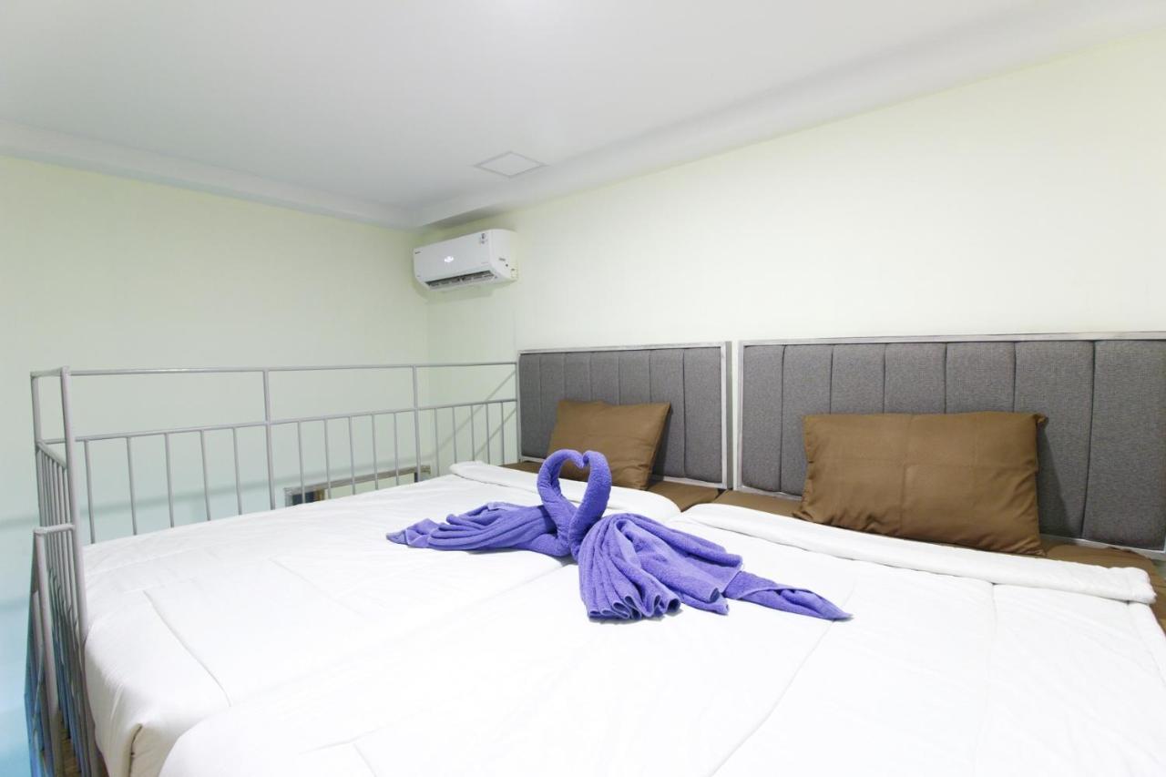 Urbanest Inn House Slipi Jakarta Zimmer foto