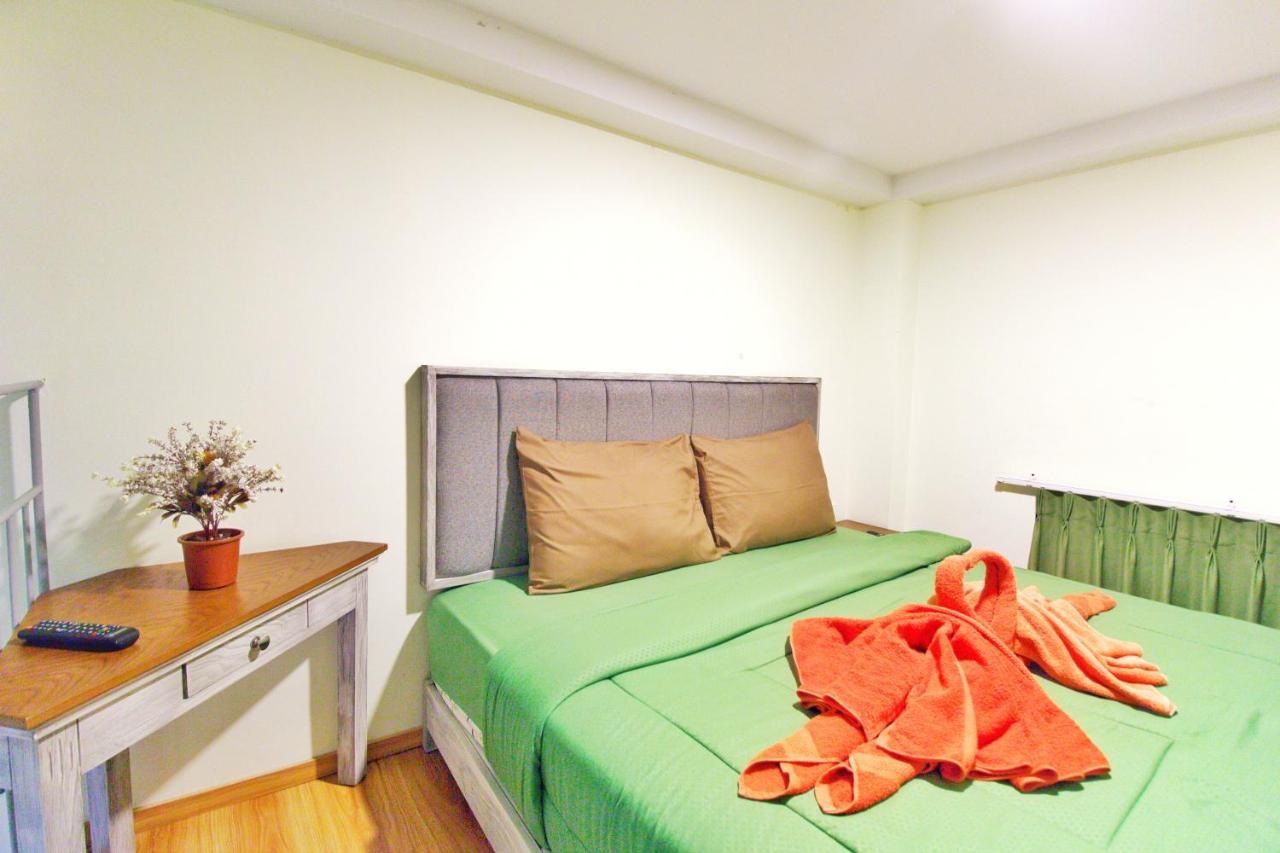 Urbanest Inn House Slipi Jakarta Zimmer foto
