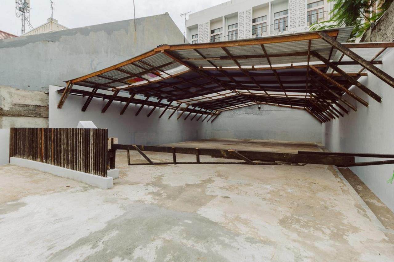 Urbanest Inn House Slipi Jakarta Exterior foto