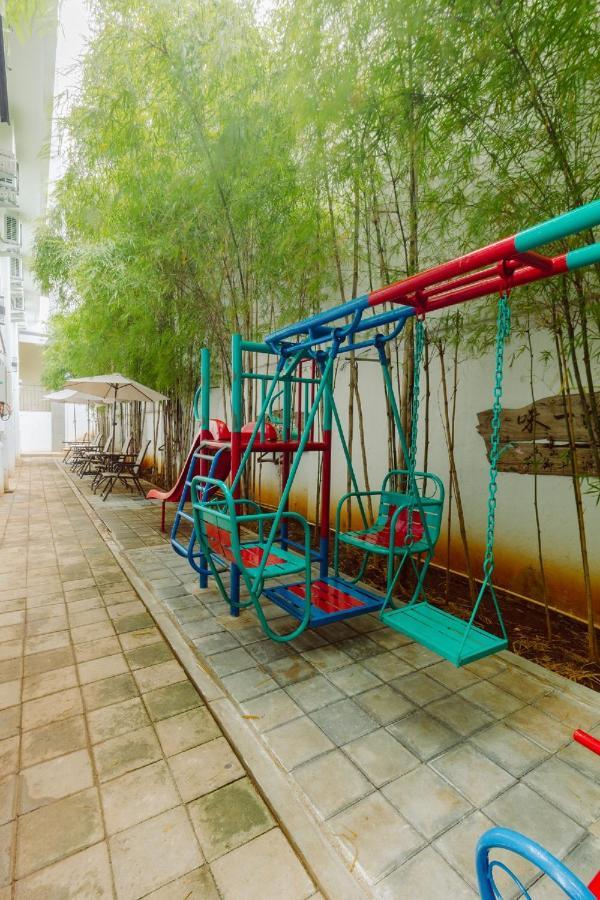 Urbanest Inn House Slipi Jakarta Exterior foto