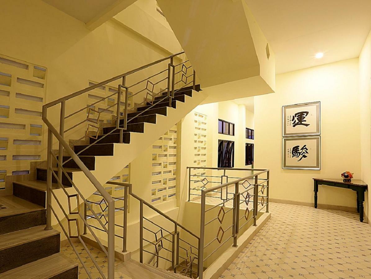 Urbanest Inn House Slipi Jakarta Exterior foto