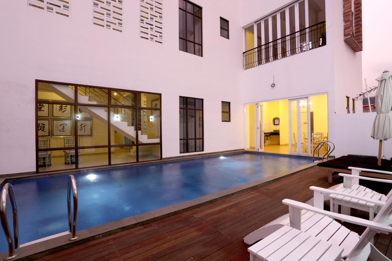 Urbanest Inn House Slipi Jakarta Exterior foto